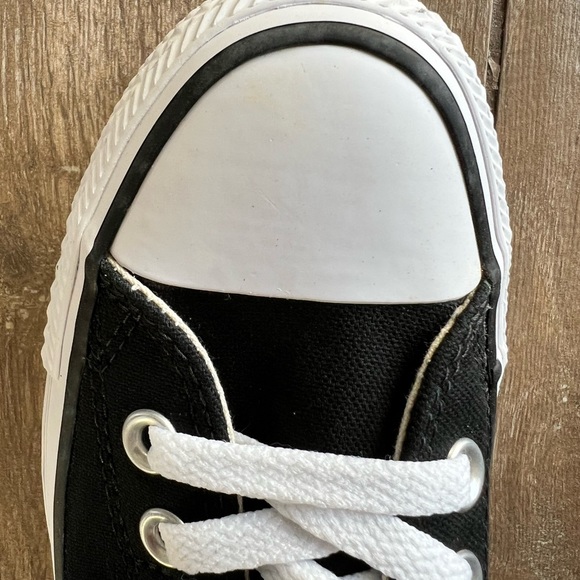 Brand new (w/o tags) Black and White Converse Low Tops Women’s Size 5 - Picture 4 of 12